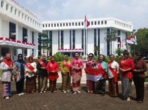 Meriahkan HUT RI ke-77, Bunda Milenial Luncurkan Program Tukar Bendera Rusak Secara Gratis Sebanyak Ribuan Bendera Merah Putih