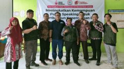 Meningkatkan Kemampuan Public Speaking Untuk Membangun Kepercayaan Diri, Menjadi Tema Seminar Yang Diadakan IWO Bekerjasama Dengan Smartfren Community